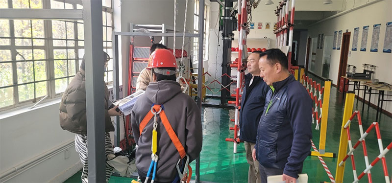 盤龍區應急管理局蒞臨我校檢查指導工作 盤龍區應急管理局蒞臨我校檢查指導工作