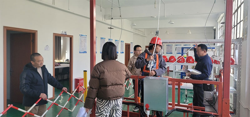 盤龍區應急管理局蒞臨我校檢查指導工作 盤龍區應急管理局蒞臨我校檢查指導工作