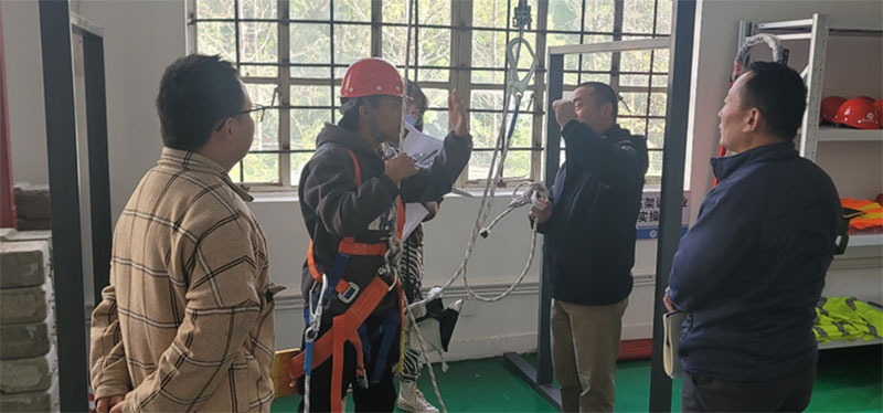 盤龍區應急管理局蒞臨我校檢查指導工作 盤龍區應急管理局蒞臨我校檢查指導工作